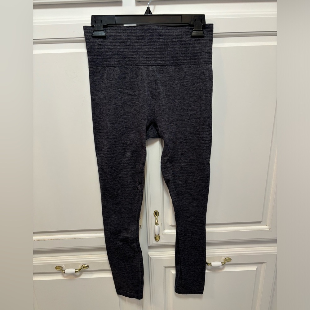 Athleta Medium Gray Compression Ribbed Training L… - image 1